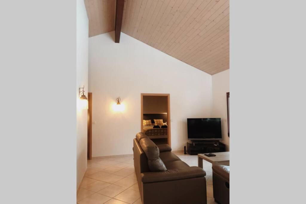 Maison Entiere Au Pied Du Plateau Du Retord 2 Chambres Sdb - Vouvray Ochiaz Zewnętrze zdjęcie