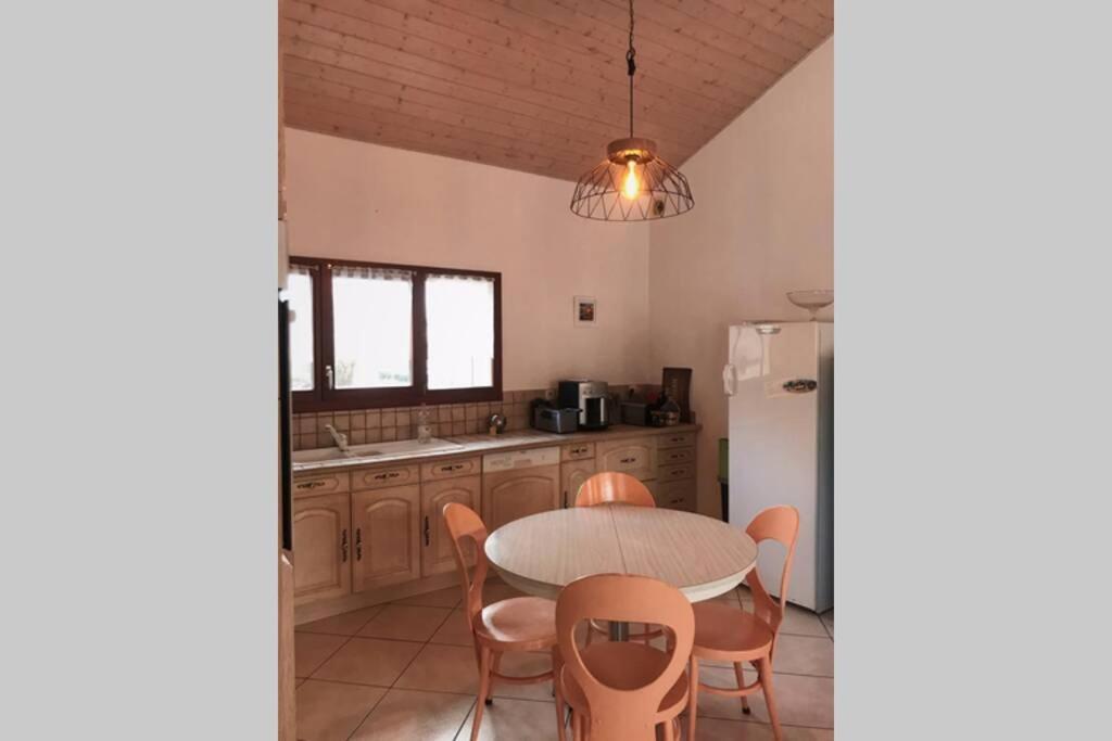 Maison Entiere Au Pied Du Plateau Du Retord 2 Chambres Sdb - Vouvray Ochiaz Zewnętrze zdjęcie