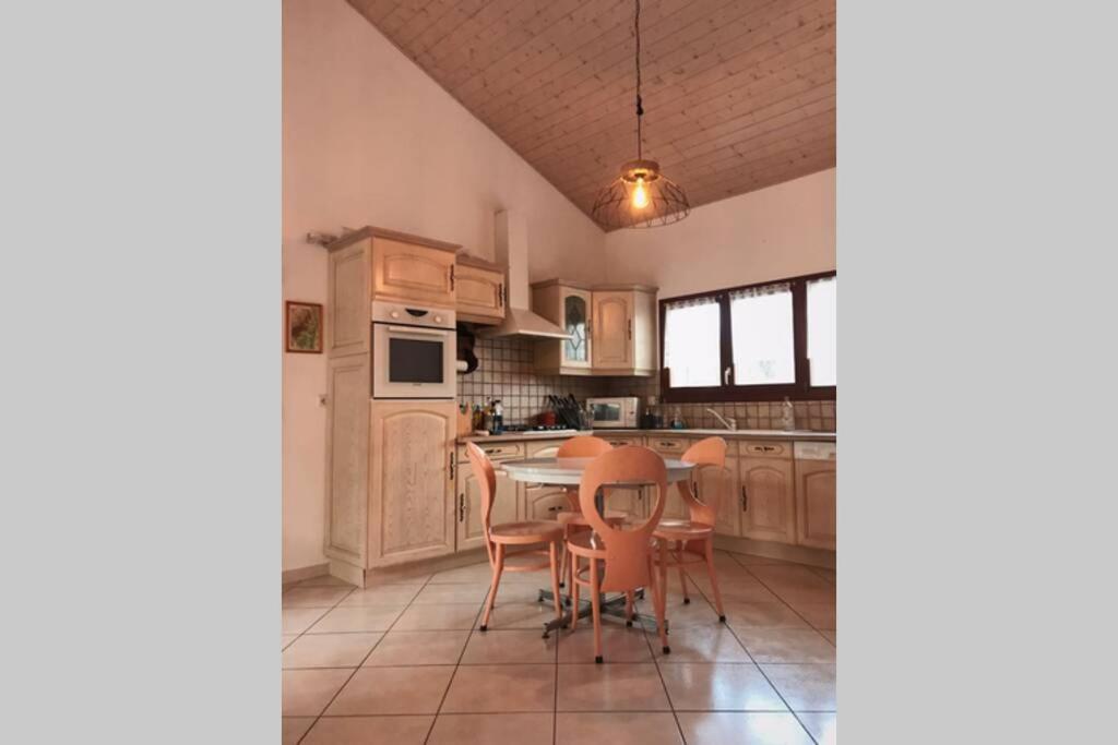 Maison Entiere Au Pied Du Plateau Du Retord 2 Chambres Sdb - Vouvray Ochiaz Zewnętrze zdjęcie